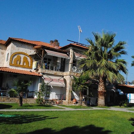 Fernando Hotel Ofrinion Exterior photo