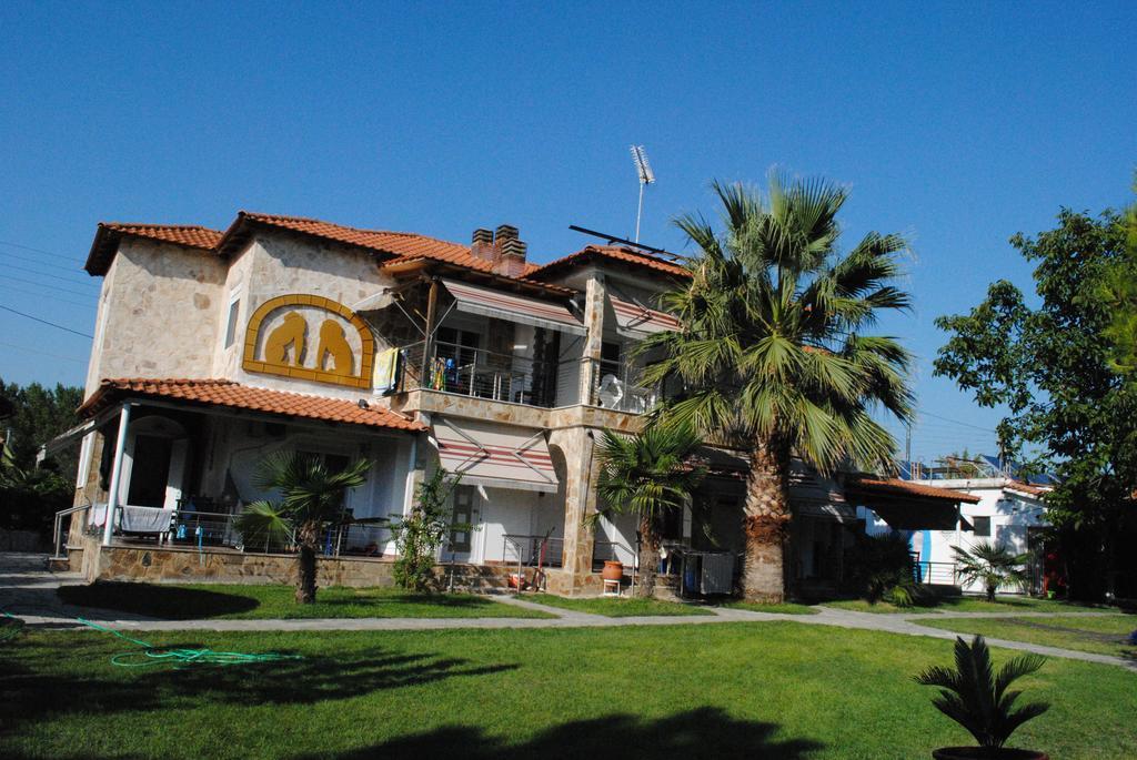 Fernando Hotel Ofrinion Exterior photo