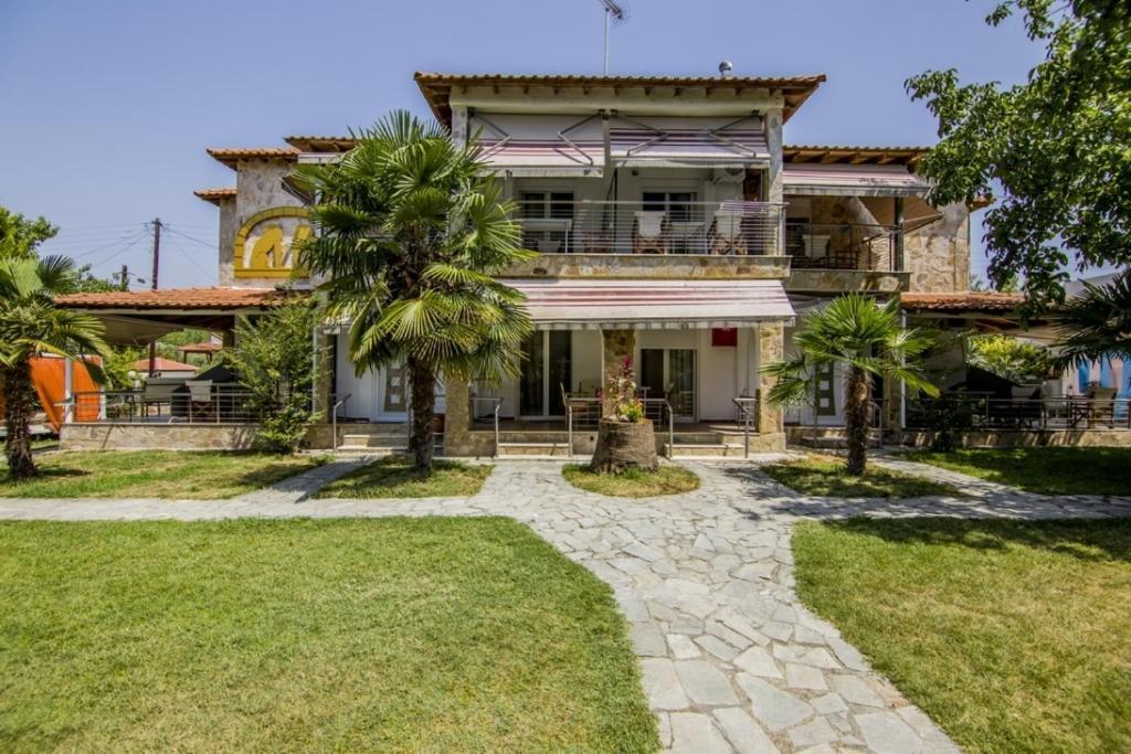 Fernando Hotel Ofrinion Exterior photo