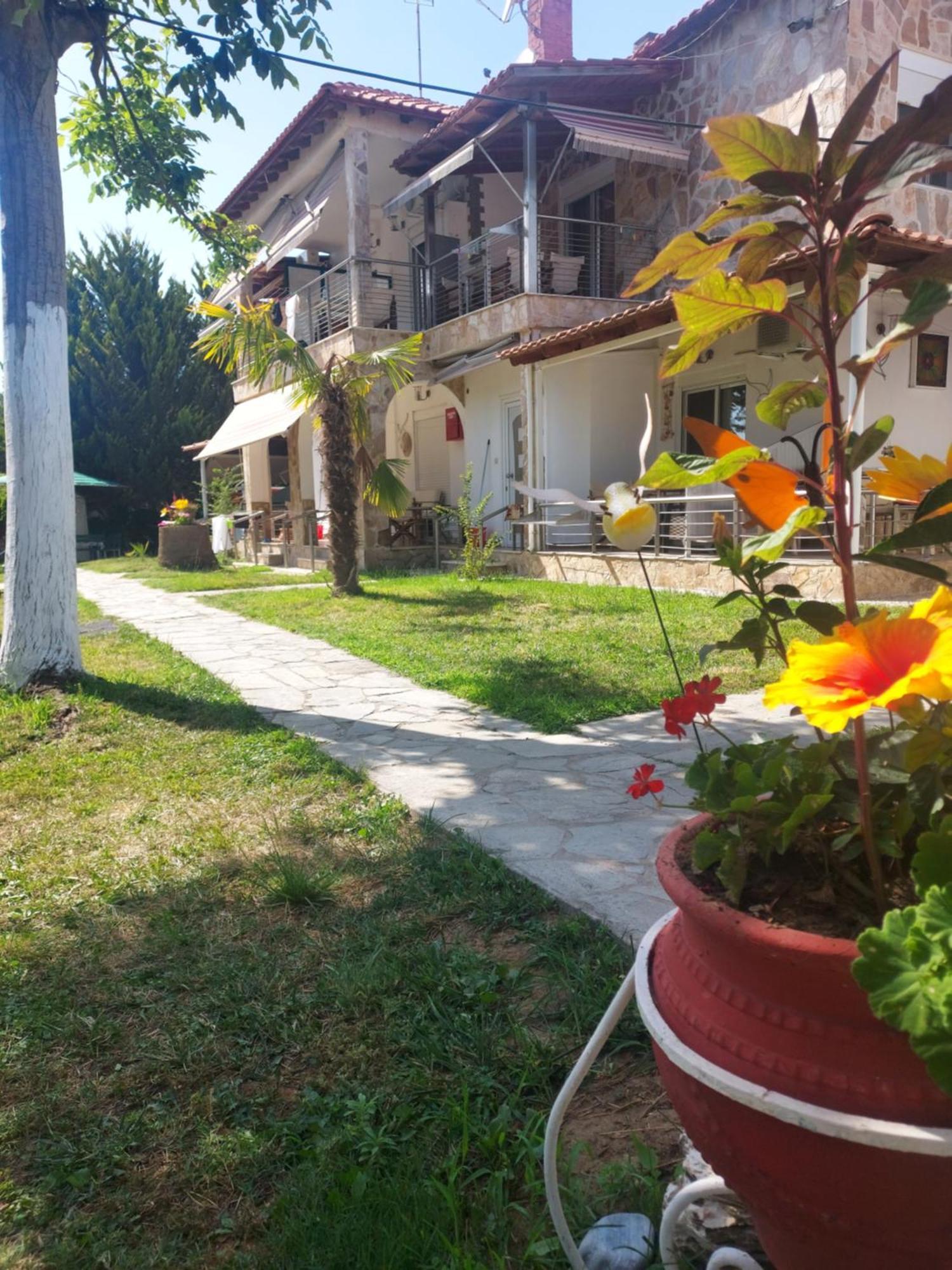 Fernando Hotel Ofrinion Exterior photo