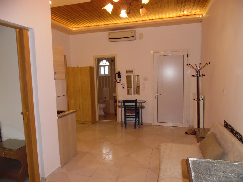 Fernando Hotel Ofrinion Exterior photo