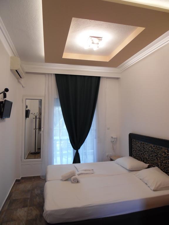 Fernando Hotel Ofrinion Exterior photo