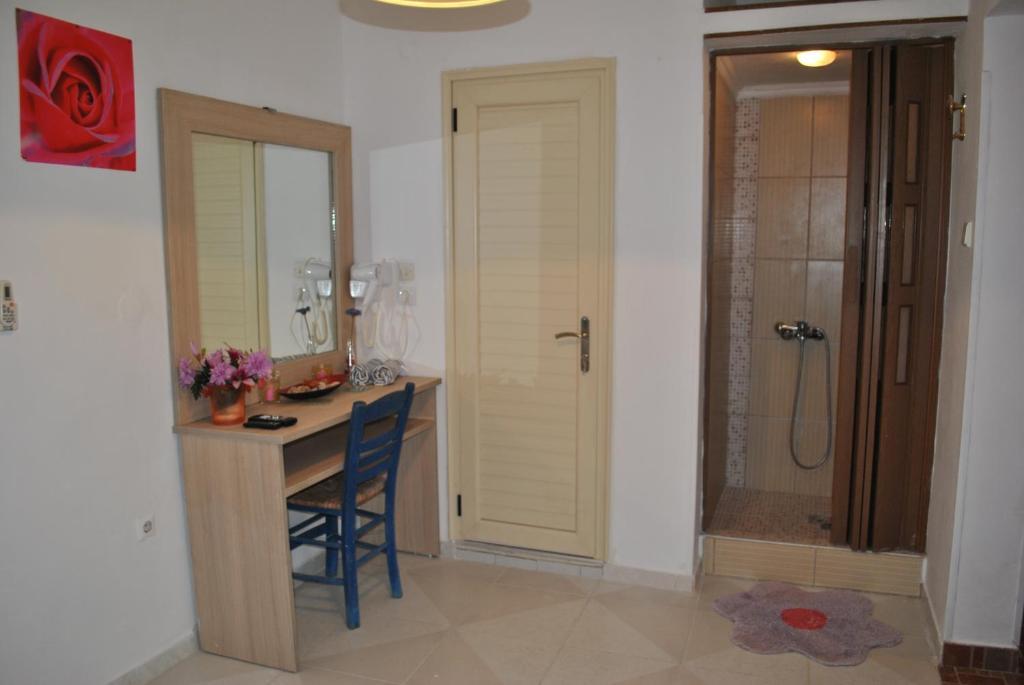 Fernando Hotel Ofrinion Room photo