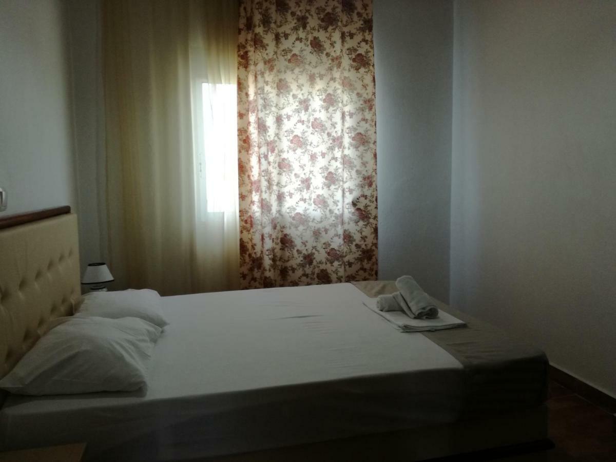 Fernando Hotel Ofrinion Exterior photo
